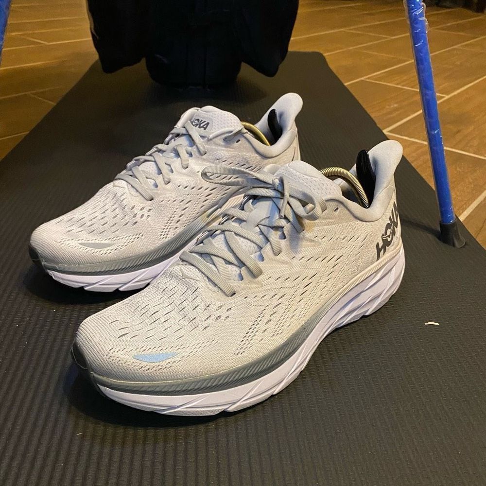 HOKA ONE ONE CLIFTON 8 - Men’s Running Shoes - SIZE 9D